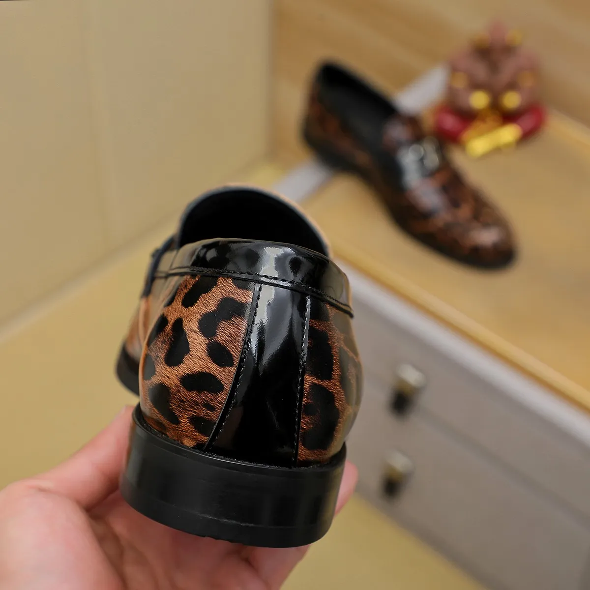 Men's shoes 💰 460 💰 Louis Vuitton LV ® 🆕 model 🔛Full shoe counter, first layer cowhide, 🐂leather lined casual shoes for men, super soft outsole, essential for driving. Counter synchronization, original first layer cowhide, completely 1:1 mold customization🌹top version, color optional! Number: 39-44 (customized at 38.45)